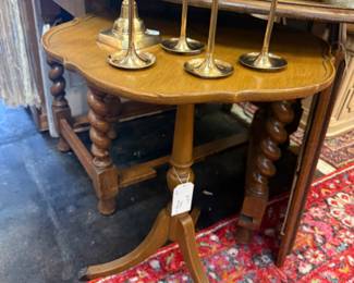 vintage end table, vintage brass candlesticks