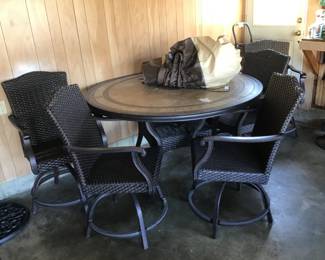 Patio table and 6chairs