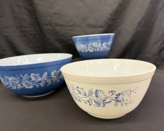 Vintage Pyrex Colonial Mist Nesting Bowls