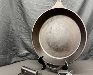 Cast Iron Pan And Accessories Pan15 Inches