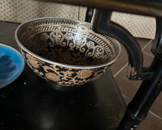 Oriental Black and Gold Porcelain Bowl w/ Floral Motif