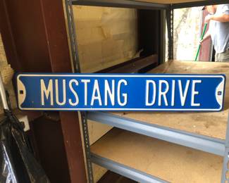 Metal Mustang Drive, sign
