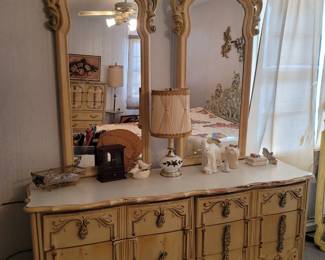 Vintage French Provincial Dresser