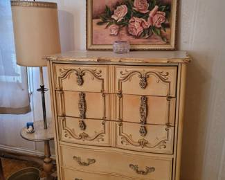 Vintage French Provincial Chest of Drawers