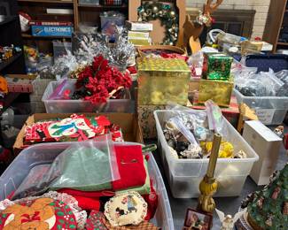 LOTS OF HOLIDAY ITEMS