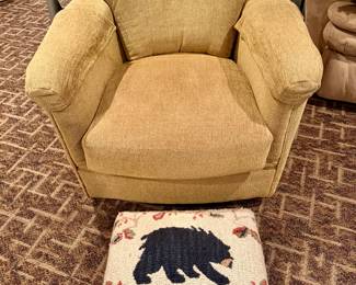 Flexsteel Club Chair that swivels & rocks 