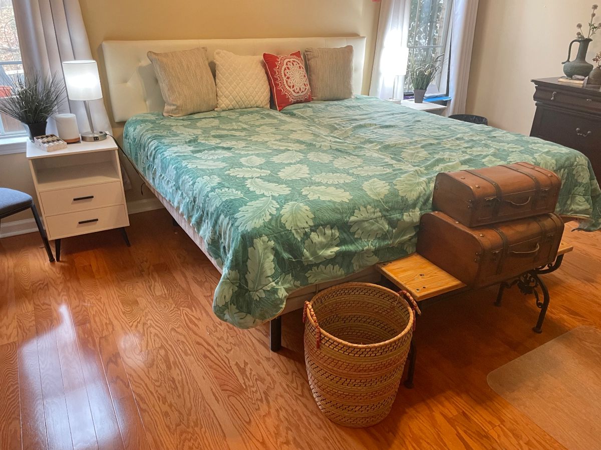 King size Tempur-Pedic adjustable bed