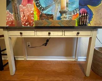 Work Desk - Charging stations