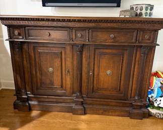 Gorgeous cabinet $600