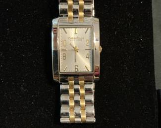 This is a gold finish Caravelle men’s watch brand new battery does work