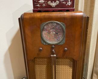 Vintage Crosley Radio
