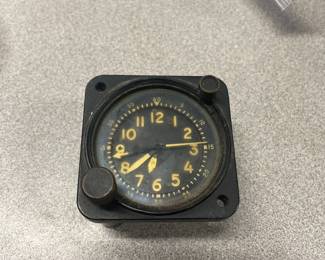 World War II era Waltham airplane clock