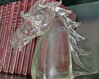 lear art glass sculpture of a horse's head, most likely produced in the style of, or directly by, a Murano glass artist, possibly Licio Zanetti or Vincenzo Nason. These pieces are part of Italian art glass tradition, known for their elegant, hand-blown style. 