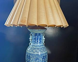 Chinese Blue & White Porcelain Vase Lamp