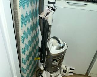 NICE SHARK "LIFT AWAY PRO" VACUUM