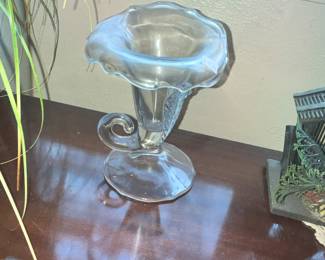 CLASSIC CORNUCOPIA GLASS VASE
