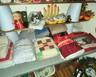 VERY NICE LINENS & BLANKETS