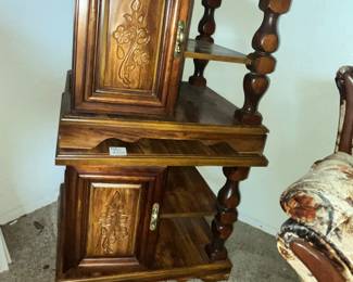 PAIR OF COLONIAL END TABLES