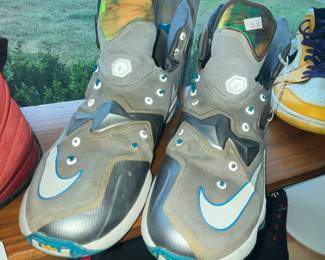 NIKE "LEBRON" HOLOGRAM