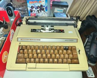 VINTAGE ELECTRIC TYPEWRITER