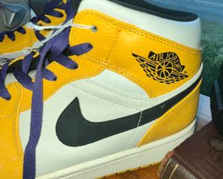 "AIR JORDAN" LIVES HERE! SEVERAL DIFFERENT PAIRS!