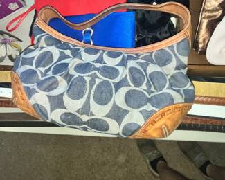 WONDERFUL "COACH" PURSE