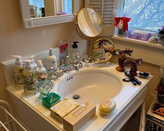 Bath items, Mirrors