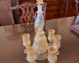 Gold Laced Decanter with 6 Cordials