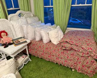 Twin Wicker Bed, Bedding, Pillows