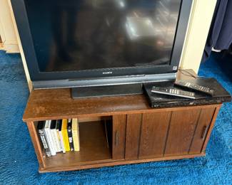 Record Cabinet, TV, Blue Ray player