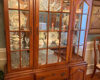 Vintage Thomasville curio 
