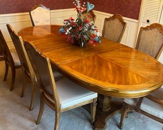 Stanley Furniture Dining Room Table with 8 Chairs 