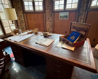 In the room when it happened. Lets take a closer look at this POWER DESK