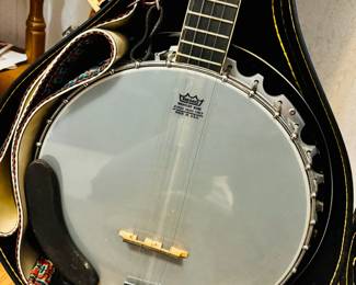 Vintage "Arrow" banjo w/case (detail)...