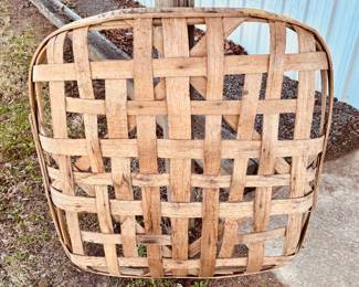Selection of vintage tobacco baskets in almost unused condition (detail)...