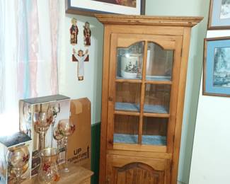 Primitive display cabinet