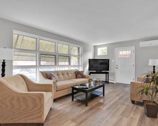 9018 Cloverly Rd, Philadelphia6Living Room