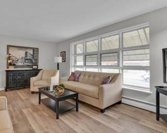 9018 Cloverly Rd, Philadelphia5Living Room