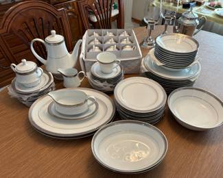 Legendary by Noritake Crestwood Platimum