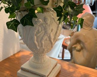 set of 4 matching Urns 