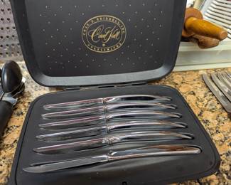 Carvel Hall steak knives set