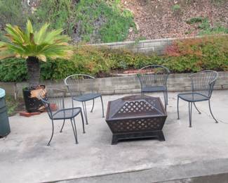 Patio chairs, firepit!