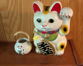 Japanese Maneki-neko ( beckoning cat or lucky cat) coin bank