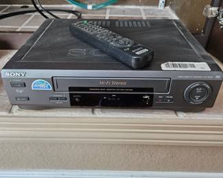  Sony SLV-662HF Hi-Fi Stereo VHS Video Cassette Recorder with Remote