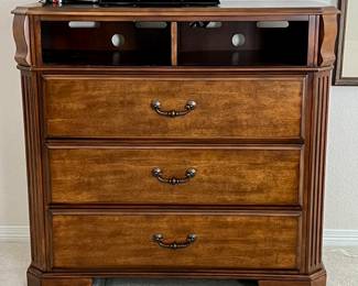  Heirloom Traditional Style Media Chest Dresser