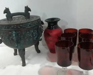 Jamesmont Style Ice Bucket, Glasses And Vase