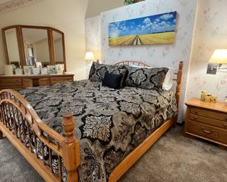 Oak Kingsize bed with mattress