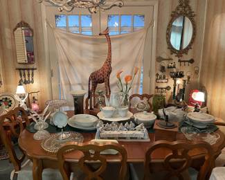 Dining room, giraffe, china