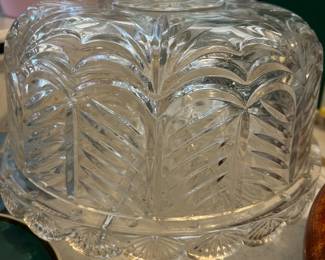 Covered cake dish