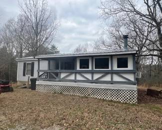 Come bid and buy at your price these 3 bedroom / 1 baths mobile home located on 3.28 +/- acres.  This property features a nice private setting with mature trees.   Would be the perfect rental property or small family residents plenty of land to have garden.  Close to Rock Island State Park, Sandbar Beach and Pavilion and Horseshoe Bend Marina. 

